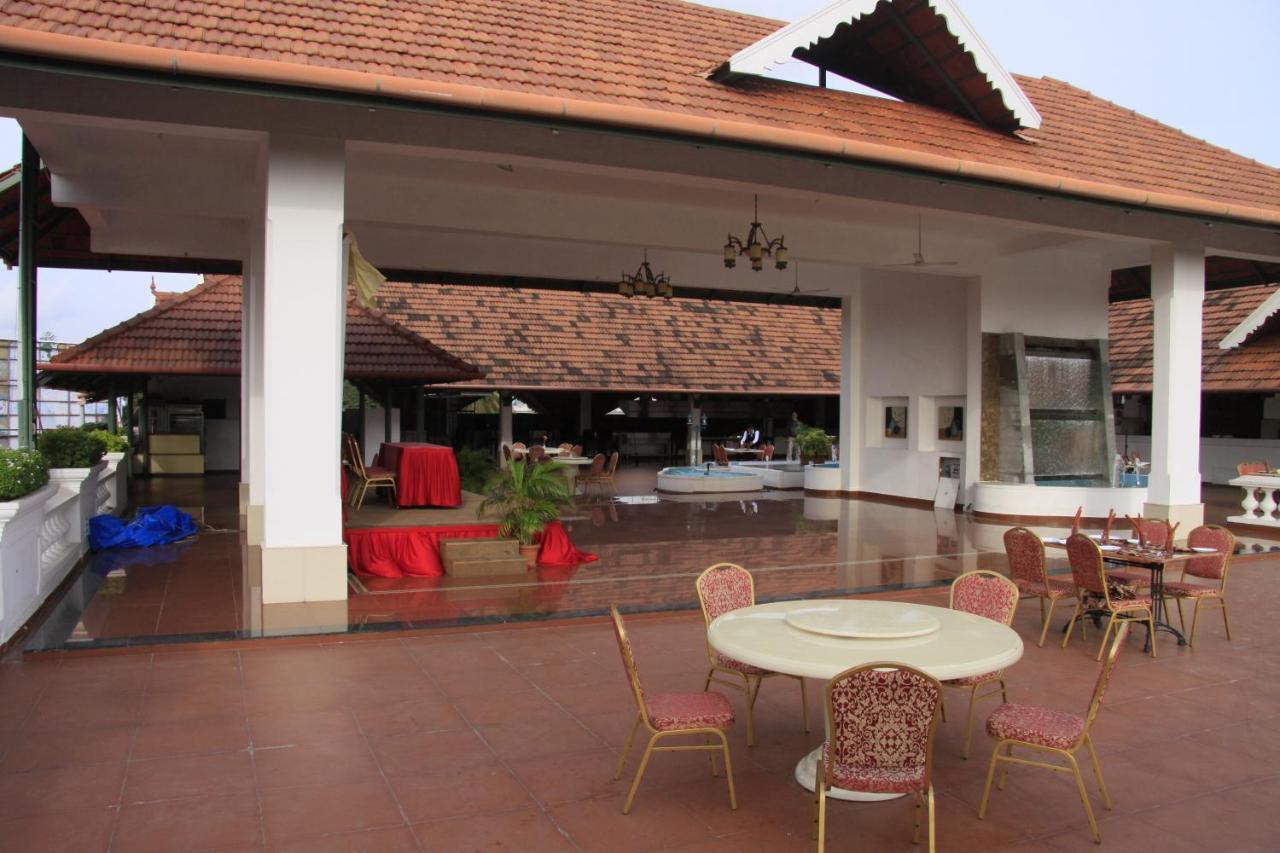 Hotel Rajadhani Тривандрум Экстерьер фото